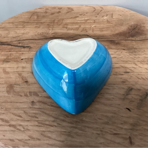 🔵 Cute Heart Shaped Dish - Trinket Bowl - Ceramic Crafted - Excellent - Picture 8 of 11